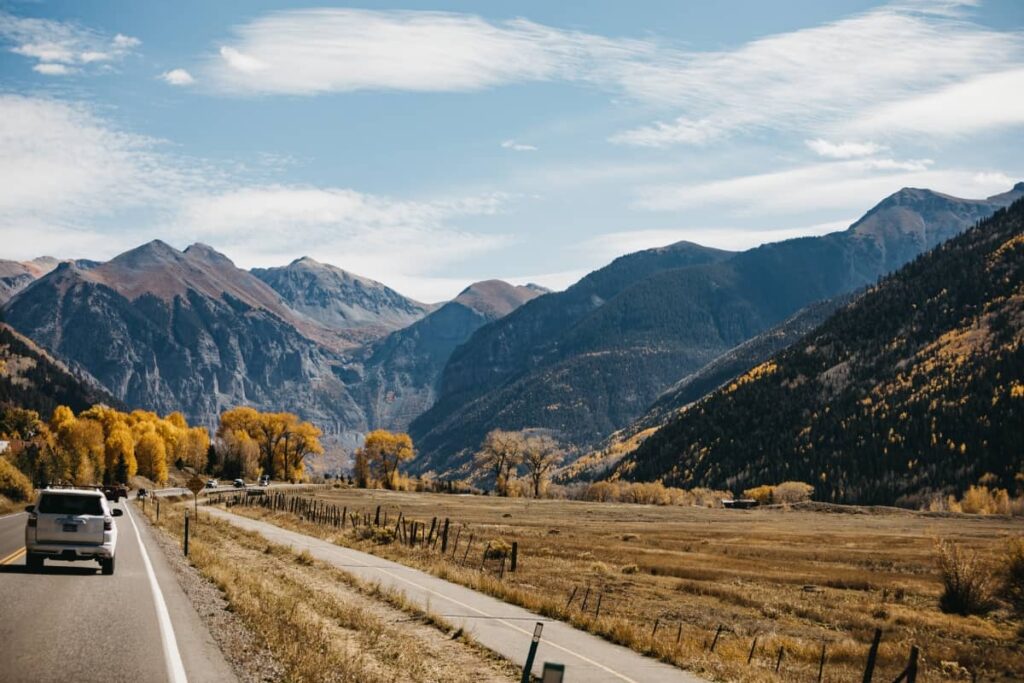 TopTray's tweet photo. 6 Must-Visit Colorado Day Trips from Denver | https://t.co/dfFVoTrqDl https://t.co/2t9oxzoWPt