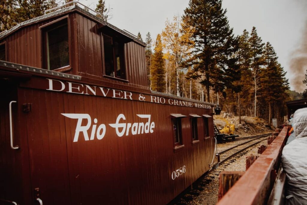 TopTray's tweet photo. 6 Must-Visit Colorado Day Trips from Denver | https://t.co/dfFVoTrqDl https://t.co/2t9oxzoWPt