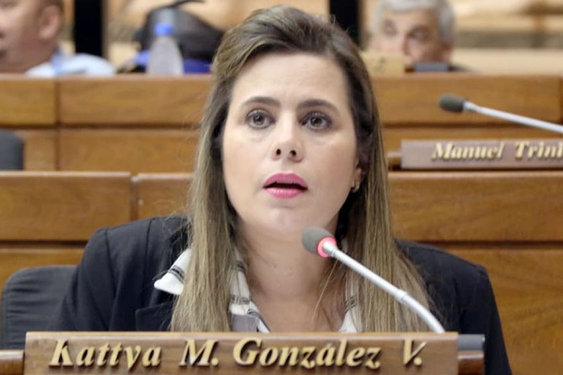 680CARITAS's tweet image. ➡️ Diputada @KattyaGonzalez9 

"Estoy golpeada, humillada, así como se le trata a los usuarios del transporte público nos trataron en Palacio"  

#AlmaZenInformativo
📻#680AM
