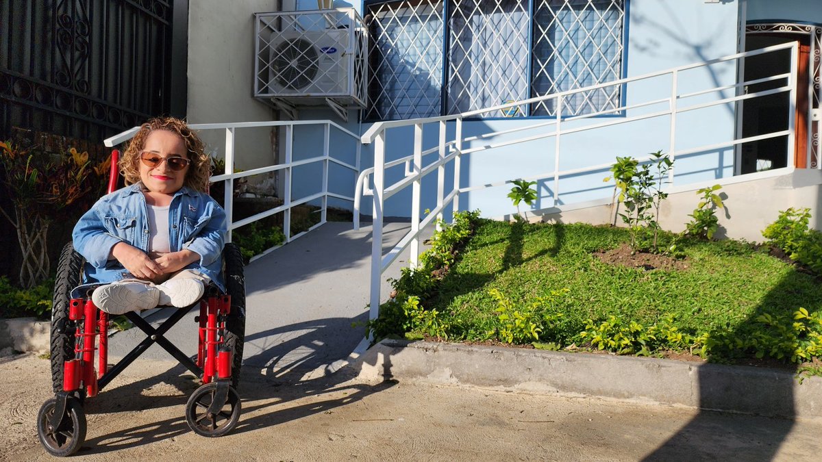 Ayer fui a la Fundación Alemana Friedrich Eber Stiftung y estrené esta rampa que hicieron, me dijeron que parte de la motivación que tuvieron para hacerla era yo y que bonito sentí el saber que uno puede impactar de manera positiva. ❤️🥹

1/2