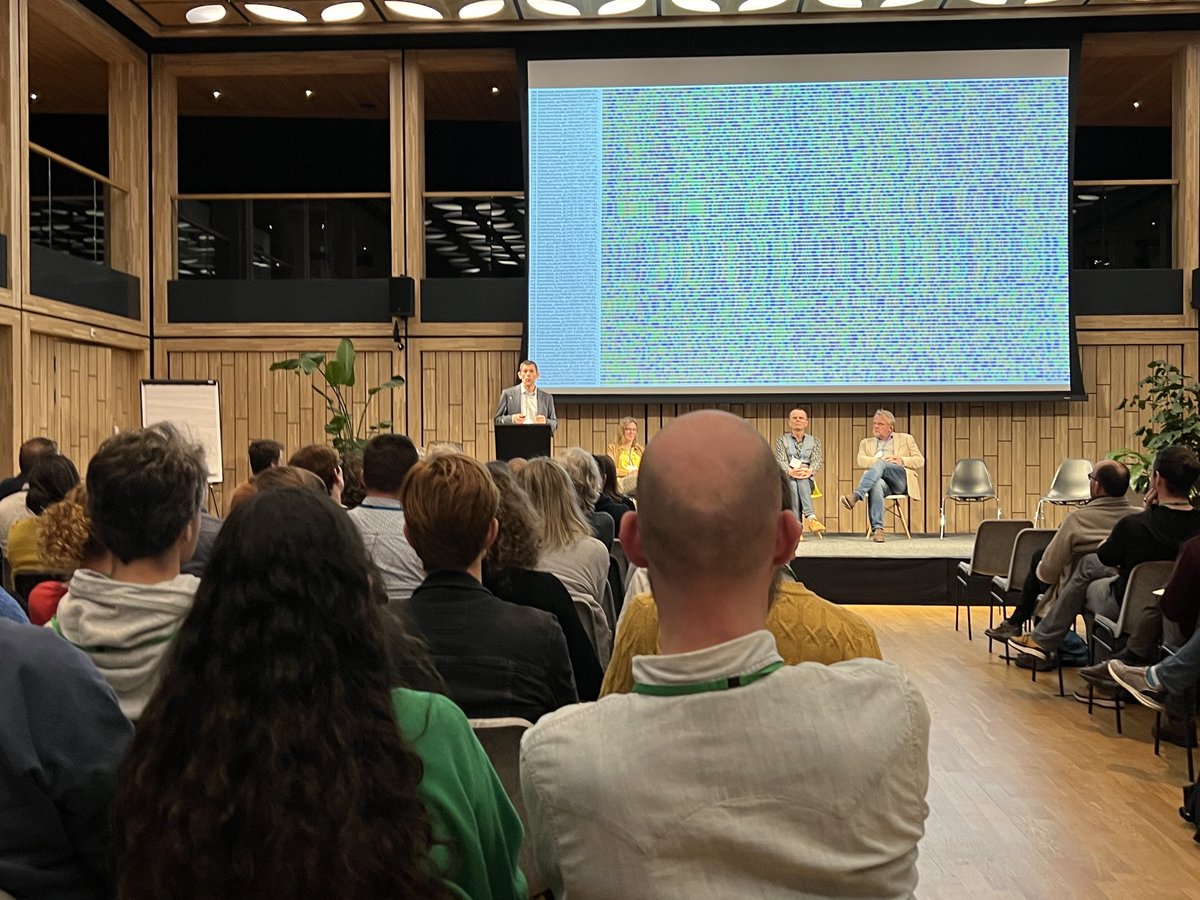 25% of all species live in soil. The smaller the organism, the less we know says ⁦<a href="/VMerckx/">Vincent Merckx</a>⁩ of ⁦@Naturalis_Sci⁩ <a href="/Biodiversity_XL/">BiodiversityXL</a>⁩ #biodiversityxl