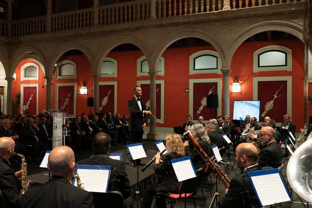 El presidente del Consejo, Francisco Vélez, participó anoche en el acto de entrega de los Premios Gota a Gota🕯️que cada año entrega @Cajasol con el objetivo de poner en valor la labor de las hermandades y de cofrades ilustres.

#TramosdeCuaresma
#SSantaSevilla23