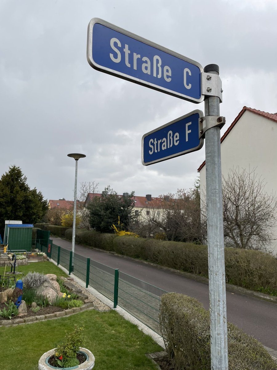 Kreative Straßennamen in #Magdeburg. Fehlt nur noch die Straße M.