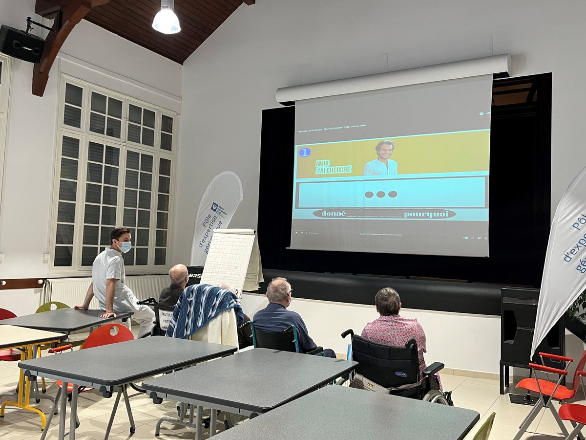 🎼[Animation formation musique et maracas]👨‍⚕️🩺

Porteurs d'un projet musical, 3 élèves aides-soignants sont actuellement en stage au sein du service animation de l'hôpital afin d'intervenir auprès des patients à travers des ateliers collectifs et des visites en chambre.🎸👥