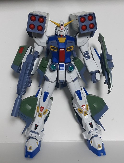 F90ミッションパックHタイプ。
ジオン系ホバー技術(グフ飛行試験型～ドム)の検証が目的と思われ。
戦術としてはミサイル撃って身軽になってから、ビームピストルで機動戦しつつ離脱するのではないかと。
ビームサーベルも排されてるあたり、ドムよりグフ飛行試験型に近いのではないのかなあ。 