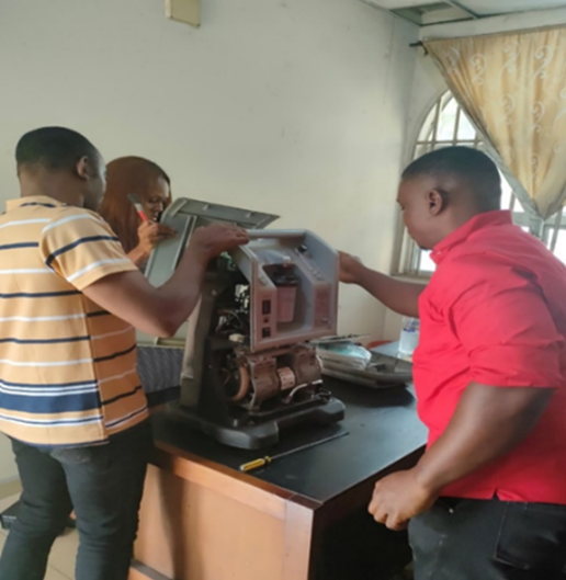 #BiomedicalEngineers play a crucial role in maintaining lifesaving #MedicalOxygen equipment. One group in #Nigeria started a peer-led mentoring program that has since increased local workforce capacity & oxygen access.🎉▶️ow.ly/pRCx50NvW00

#InvestInOxygen #TheyMakeItWork