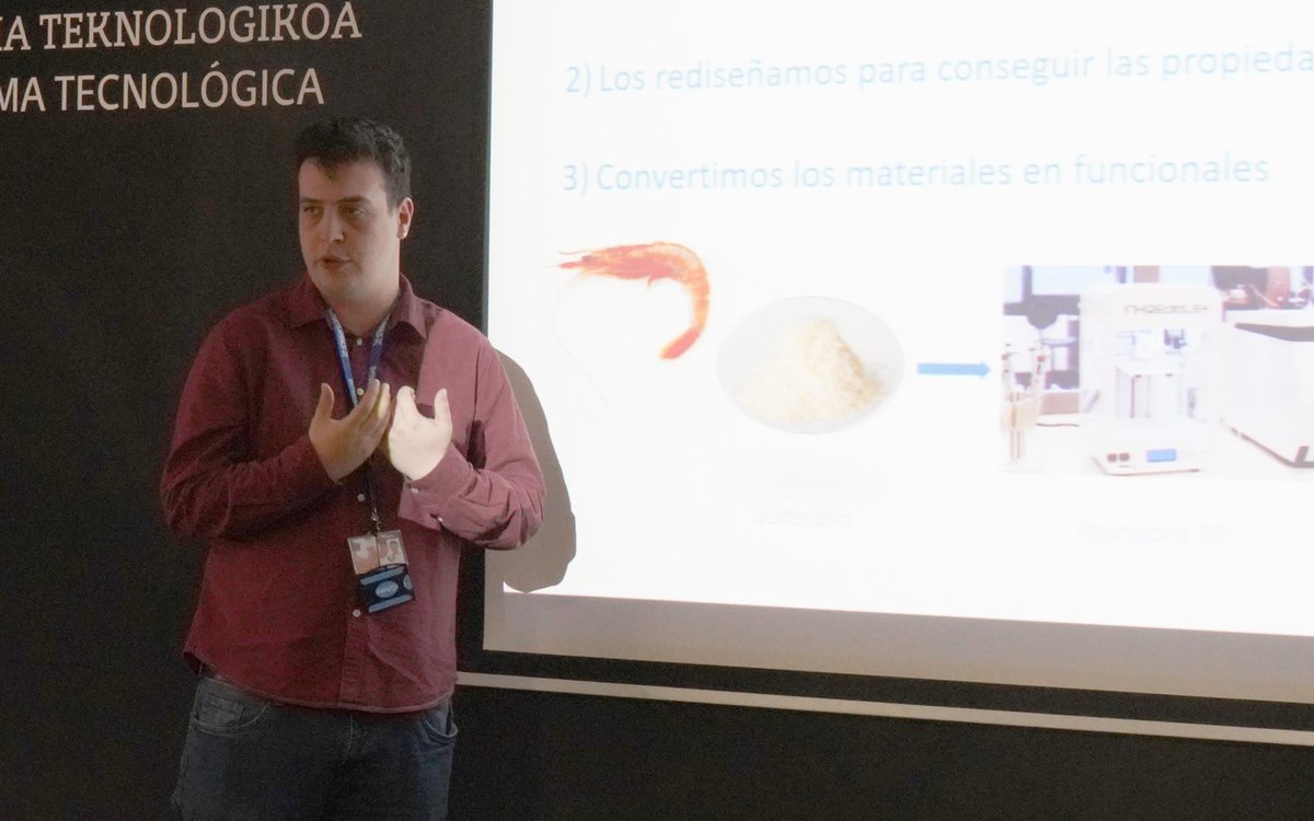 BCMaterials's tweet photo. Un nuevo grupo de estudiantes de 2º de la ESO de @IESBalmasedaBHI nos ha visitado hoy, con nuestros investigadores Irene Carbajo y Pello Núñez como guías. ¡Un placer compartir nuestra pasión por la ciencia de nuevos materiales para contribuir a una vida mejor! @ztf_fct https://t.co/XASZxLfVJ0