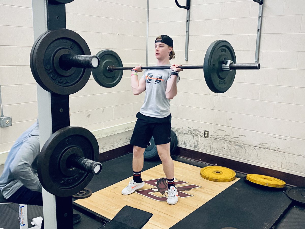 PlanetPieri's tweet photo. DWC Football Breakfast Club 6 am Work Session! “All growth depends upon activity. There is no development physically or intellectually without effort, and effort means work.”-Calvin Coolidge #secvfootball #dwcfootball #GATA https://t.co/R0BohF10Ut