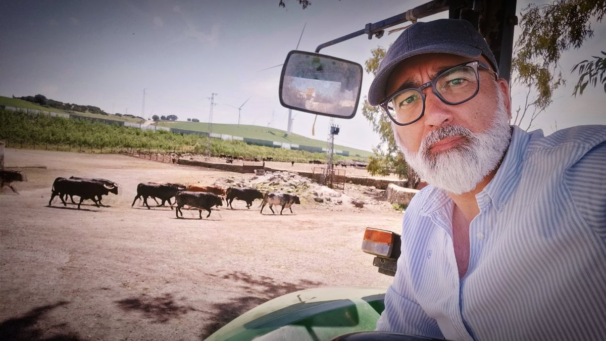 Grabando 🎥 en #Medinasidonia <a href="/JandAlcornocal/">GDR del Litoral Janda y de Los Alcornocales</a> hoy aprendiendo las propiedades nutricionales de la  #tagarninas y visita a una ganadería brava ¿Sabías que hay chacinas de toro de lidia? 📺 <a href="/canalsaludaldia/">Salud al Día</a> para <a href="/canalsur/">CanalSur</a>