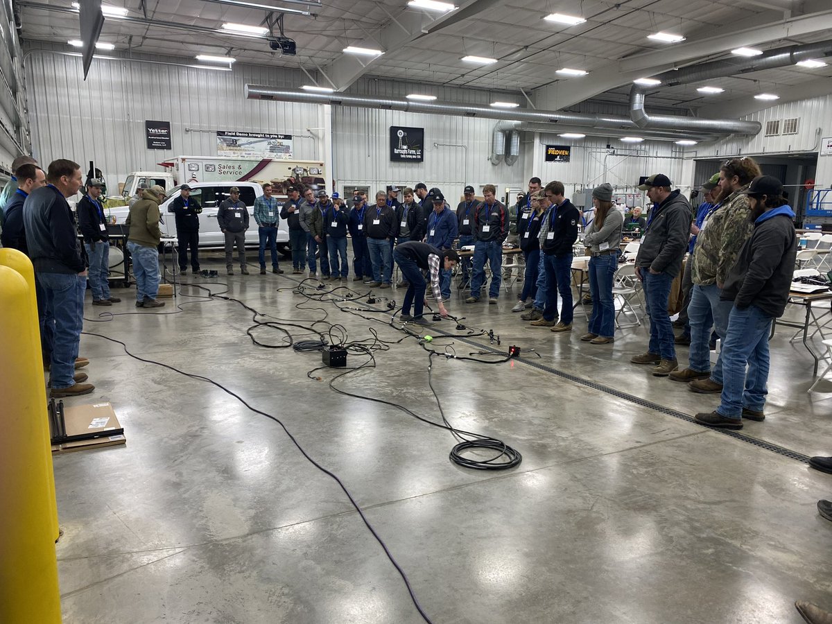 BottomLineSolu1's tweet photo. Customers getting ready for #plant23 with a @PrecisionPlant monitor training & some hands on system troubleshooting.
#BLSyourPrecisionAgSource
#TrustBLS https://t.co/YYkS2YjxcC