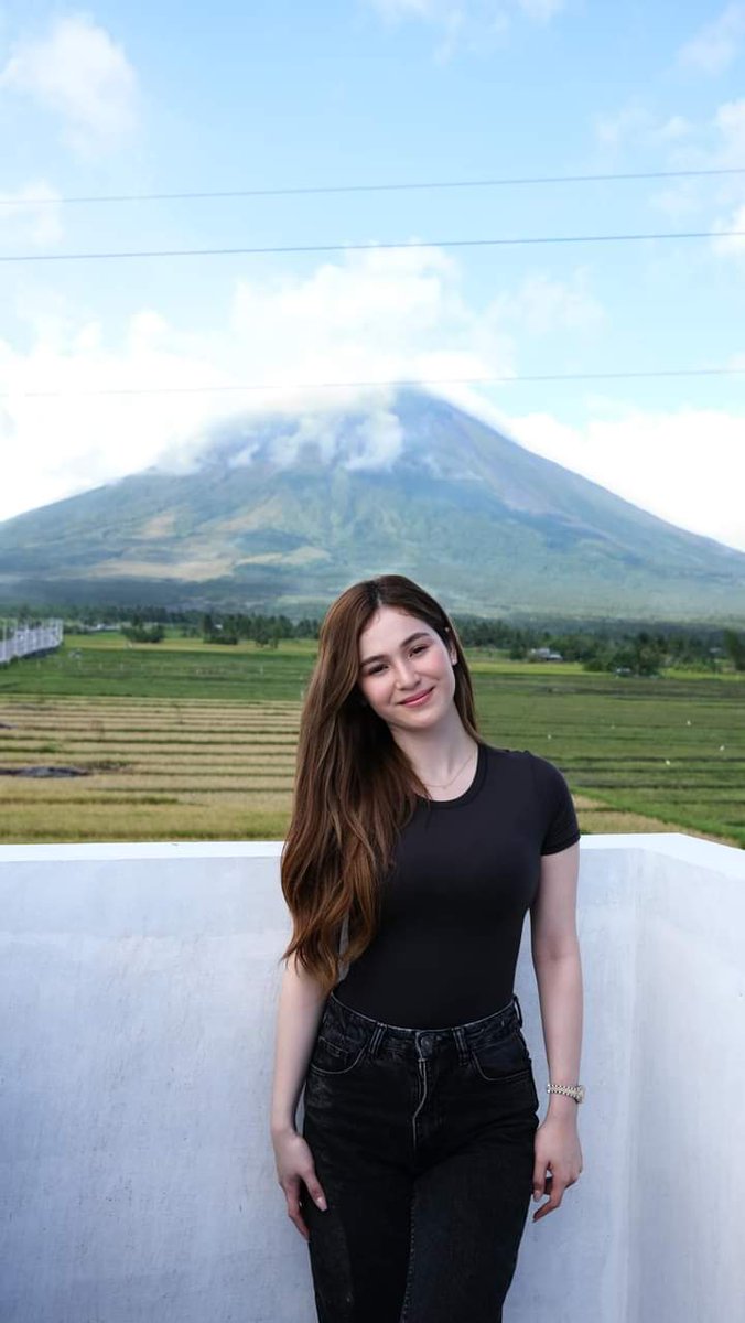 TeamBarbieBCL's tweet photo. harong ⛰ https://t.co/zb2mzfJGPg