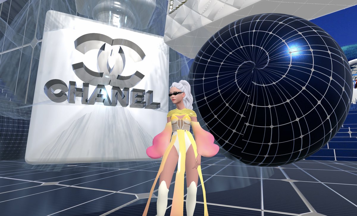 At the Runway Magazine Web3. Checking on handmade pieces created by Louis Vuitton, Chanel and Hermes in 2023. 👇
spatial.io/s/Runway-Magaz…
❤️‍🔥
@runwaymagazine @Spatial_io @readyplayerme 
#MVFW23 #MVFW #MetaverseFashionWeek #Spatial #web3fashion #SpatianGuide #iraxlab #Lightkeeper