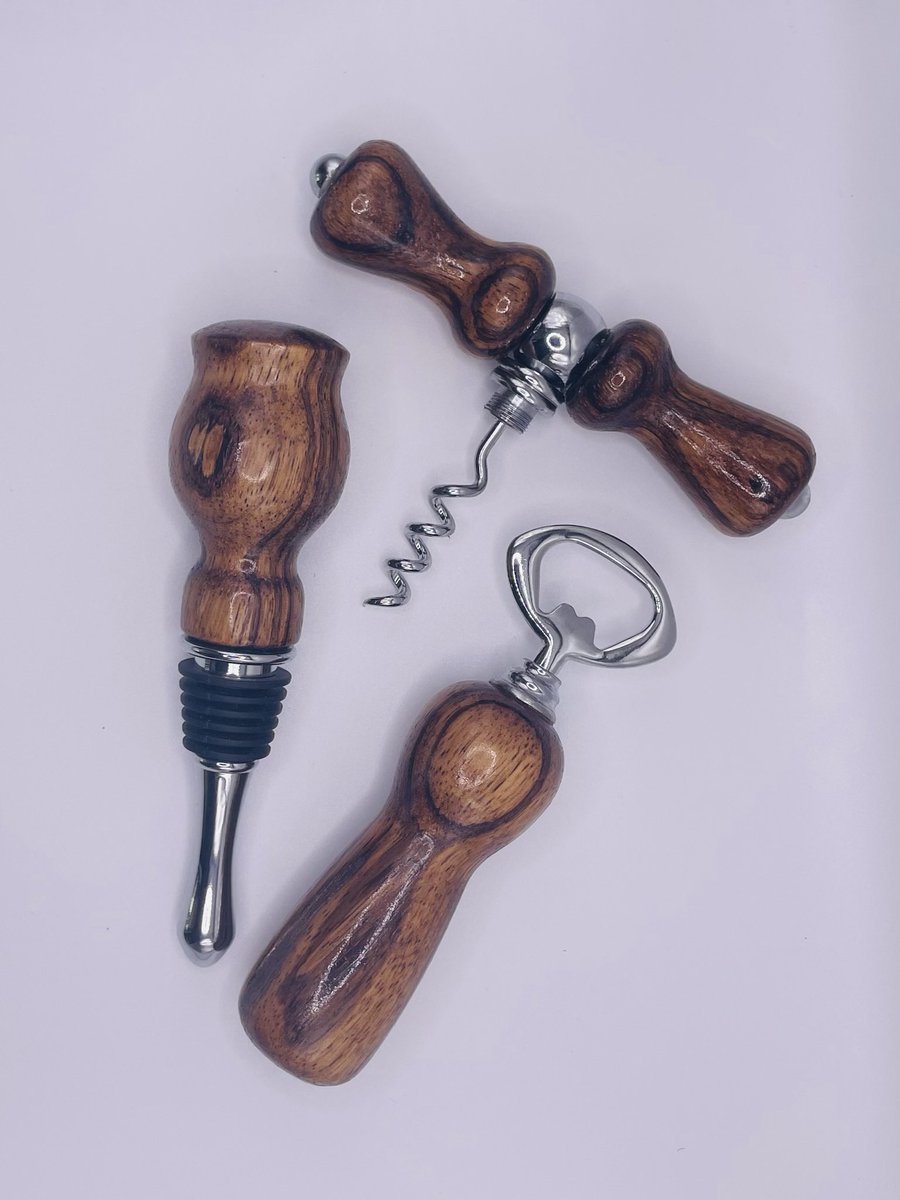 CloudyMediaBlog's tweet photo. @FromPhDtoLife I turn pieces of wood into smaller pieces of wood. https://t.co/3bELbbznYi