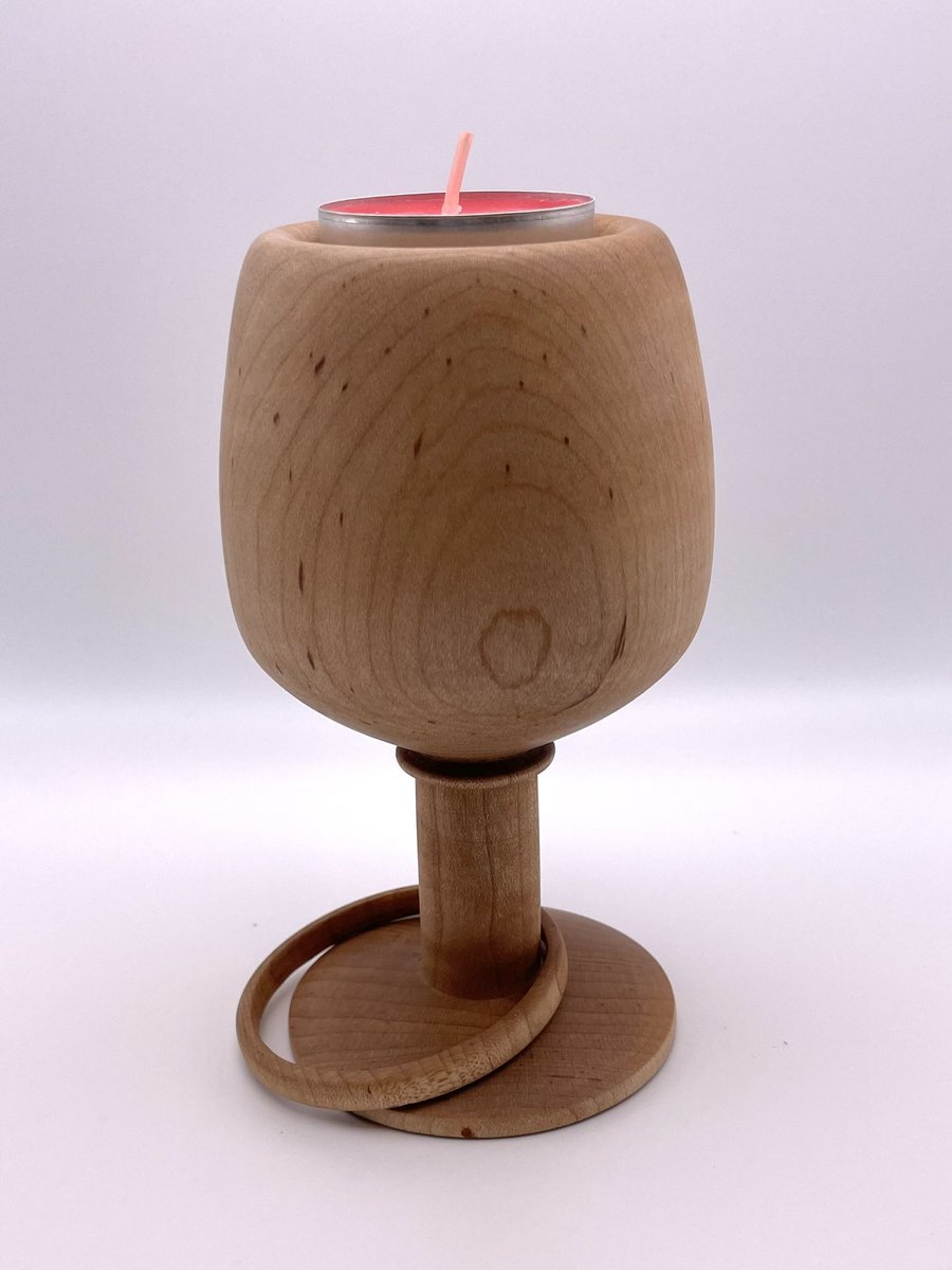 CloudyMediaBlog's tweet photo. @FromPhDtoLife I turn pieces of wood into smaller pieces of wood. https://t.co/3bELbbznYi