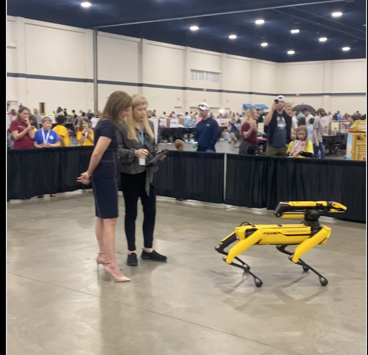 sccompetes's tweet image. Yesterday our #SCTech team was on hand with Lieutenant Governor @PamelaEvette at the Horry County Tech Fair. Thank you to @HCSInfo for the opportunity to demonstrate Spot and introduce robotics careers to hundreds of students from across the county. #SCCompetes #PAIC