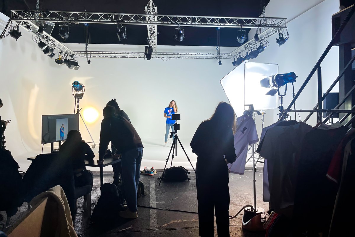 FilmsDissident's tweet photo. Cette semaine sur le plateau la superbe équipe de Super Focus réalise un shooting pour la Rugby World Cup 2023 📸🏉 #photos #shooting #rugbyworldcup #vêtement #sport #filmsdissident #nantes https://t.co/IKqgXBNopX