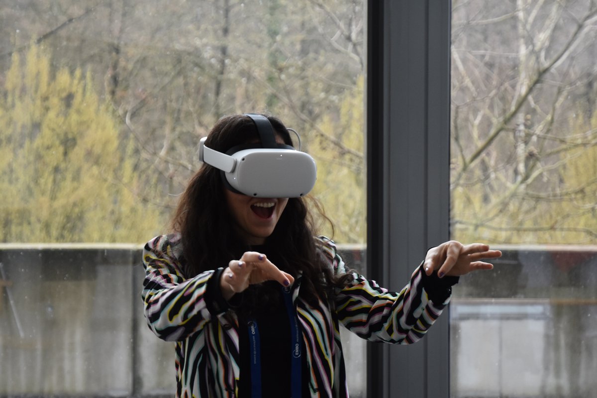 EMBLEvents's tweet photo. Have you checked out the VR exhibit at #VIZBI? Don't miss out on this fun experience!💚🤖 https://t.co/JoZ5FRRHIf