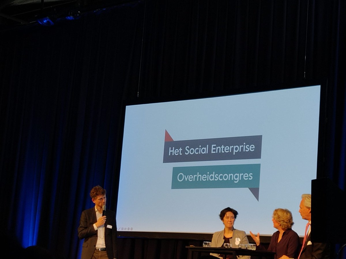 Elkeregiotelt's tweet photo. Natalie Burgers van @Elkeregiotelt sprak vandaag met @FloorMilikowski en wethouder @JeroenJoon op het #SocialEnterpriseOverheidsCongres over kansen die #RegioDeals bieden aan gemeenten en sociaal ondernemers. Ook verzorgden @MinBZK en @Leefomgeving een sessie over #bredewelvaart https://t.co/LgxhS5LLy6