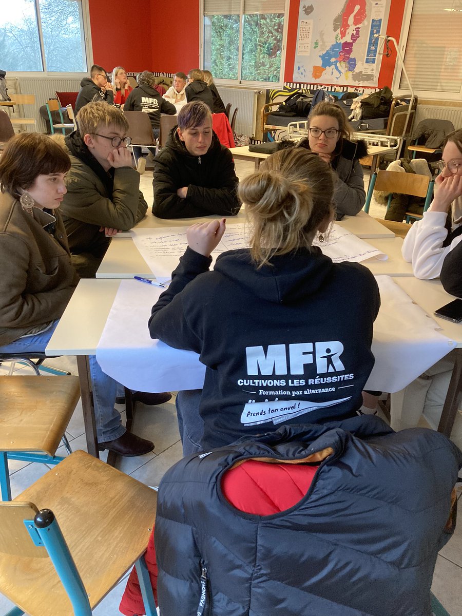 PhilipRistord's tweet photo. Le programme @EUErasmusPlus ApprEUnance coordonné par @mfr_officiel se poursuit en donnant la parole aux alternants des 6 pays partenaires. Ici à la MFR d’Hadol. Comment j’apprends? où j’apprends ? Prise en compte des apprentissages formels informels et non formels https://t.co/3t8dLebmO1