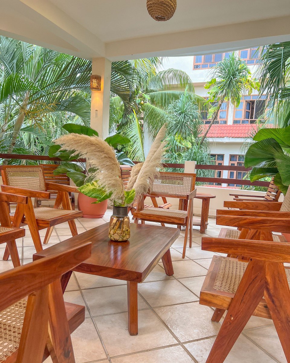 Encuentra tu refugio en nuestros jardines y disfruta de una tarde de lectura, rodeado por la naturaleza.

#HotelHulKú #PlayadelCarmen #QuintanaRoo #RivieraMaya #Viajeros #México #HotelBoutique #MéxicoDestinos #MéxicoDesconocido #VisitPlaya #VisitMexico
linktr.ee/hotelhulku