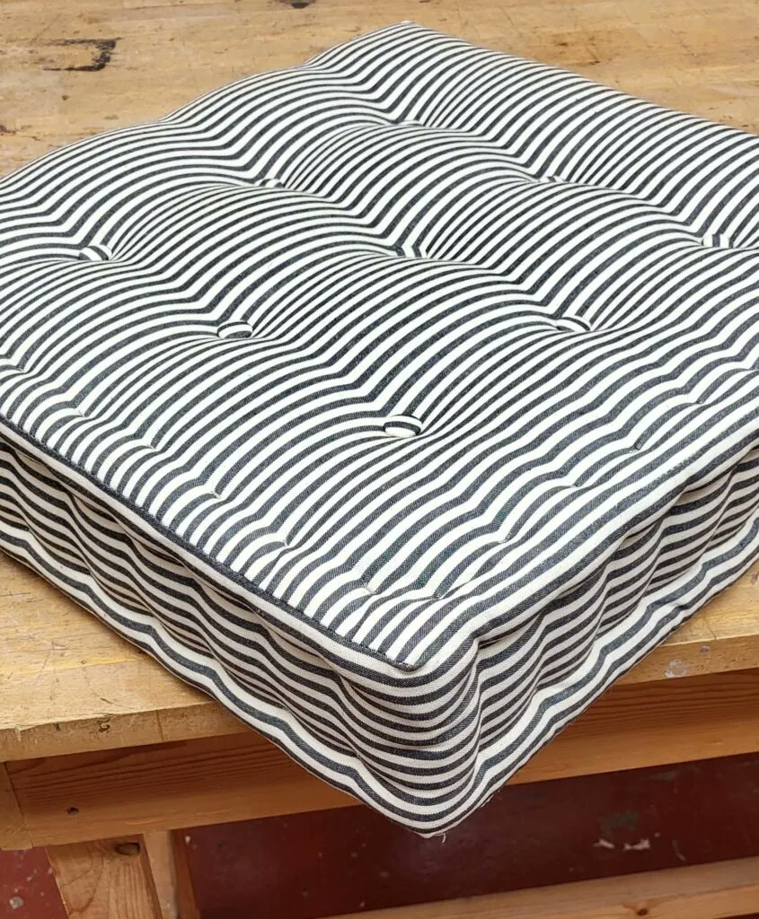 goodlifecentre's tweet image. 🚨 New Course Alert! 

Transform any room in your home with a beautiful French Mattress Cushion made by you!  🛋️🧵 🇫🇷 

Join our course and learn the art of upholstery. Book here: buff.ly/3G1R2gm 

#DIYHome #CreateYourOwn