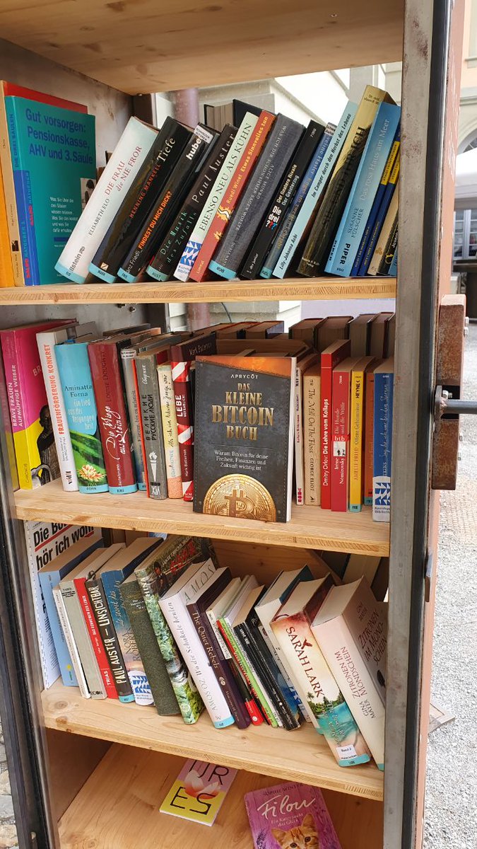 DezentralshopCH's tweet image. #bookchain #bringingbitcointothepeople #Bitcoin 

Bern hat jetzt auch einen orangen Punkt am Falkenplatz 🦅

Danke Gabriel und @coinfinity &amp;amp; @aprycotmedia