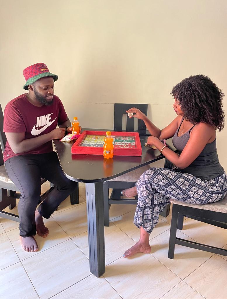 Sesabat's tweet image. She said if i win she will give me the password to her phone🤣🤣😁 #coloureverymoment #wekeepitmoving @fanta