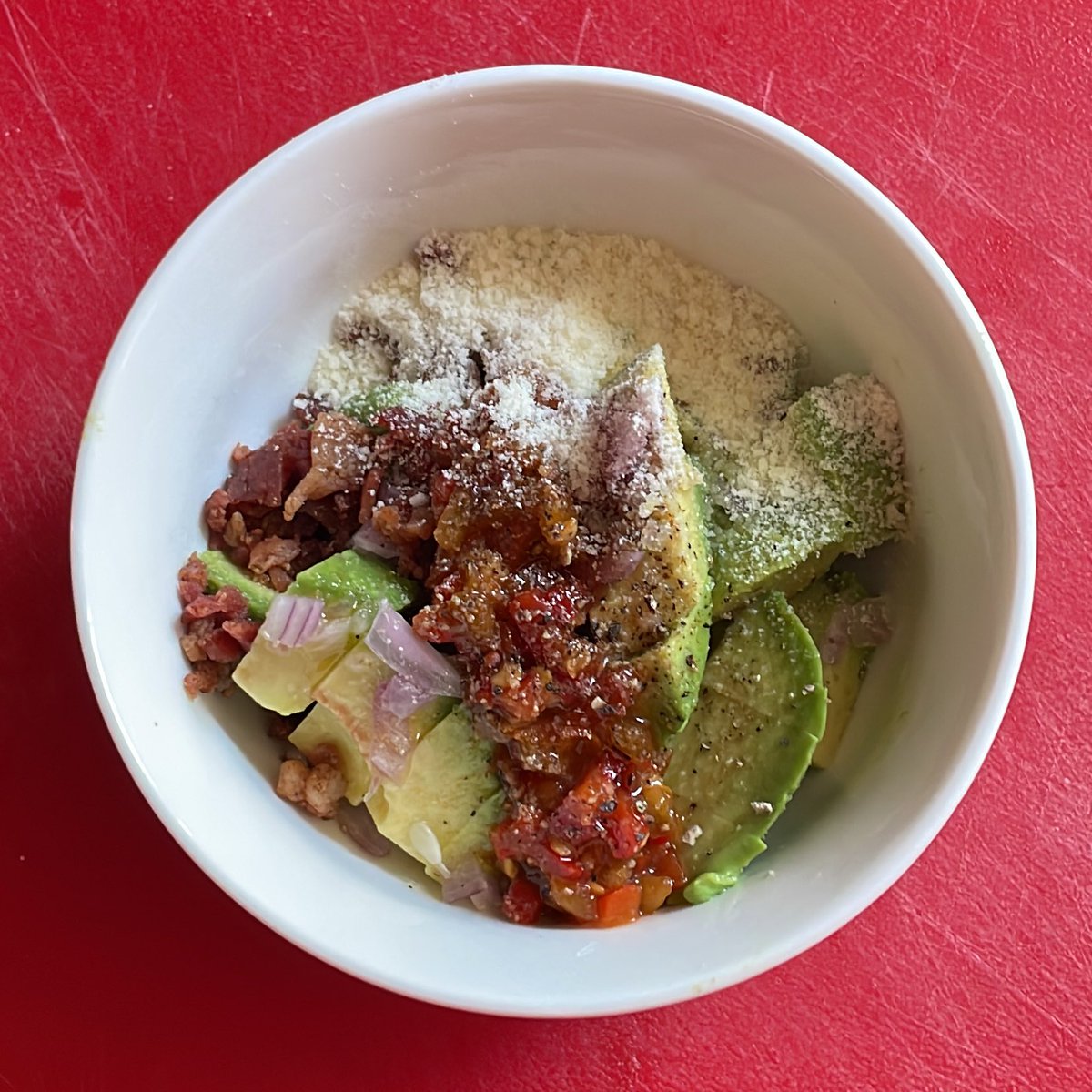 RealChefStove's tweet photo. Spicy Bacon Avocado Toast for #breakfast 

Diced shallots 
Bacon bits
Grated parmesan
Cherry pepper relish
EVOO &amp; lemon juice
Garlic salt &amp; pepper (season to taste)

#avocado #avocadotoast https://t.co/987HWhRANw