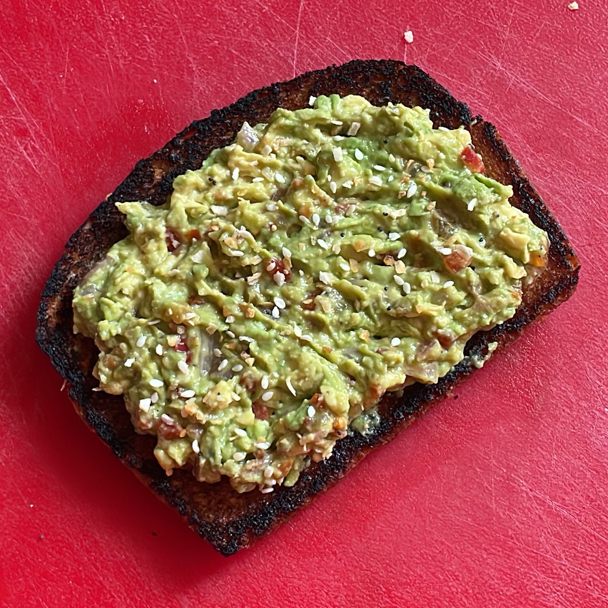 RealChefStove's tweet photo. Spicy Bacon Avocado Toast for #breakfast 

Diced shallots 
Bacon bits
Grated parmesan
Cherry pepper relish
EVOO &amp; lemon juice
Garlic salt &amp; pepper (season to taste)

#avocado #avocadotoast https://t.co/987HWhRANw