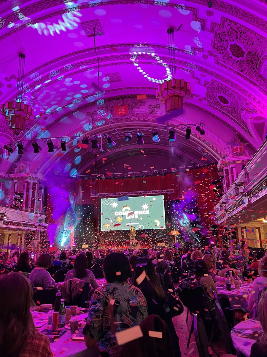 There’s bloody confetti cannons. This is the best. 

#confidencelive