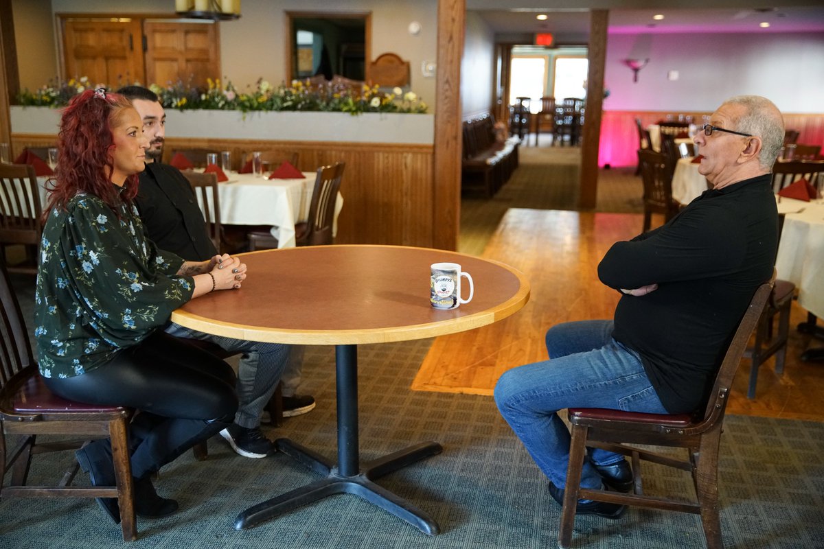 We’re kicking off a special 90-minute episode of #RestaurantImpossible with <a href="/RobertIrvine/">Robert Irvine</a>! RT if you’re watching with us 🙌