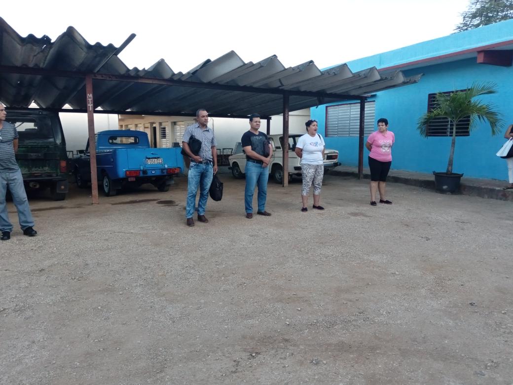 ManuelBati4's tweet photo. Inicio de la jornada laboral con un matutino  especial en nuestro Gobierno municipal y se aprovecha el marco de la ocasión para felicitar a todos los compañeros que participaron en el proceso eleccionario que fue todo un éxito #1roDeEneroDeVictorias #LatirAvileño  #CubaGanó https://t.co/rE9bdTmElT