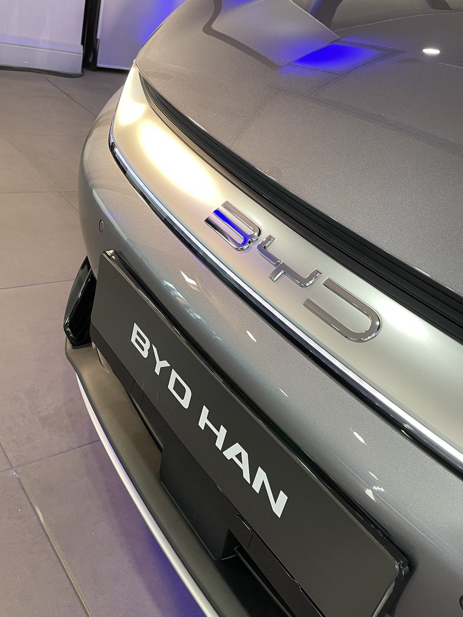 motorpuntoes's tweet photo. ¡Hoy estamos conociendo 3 grandes novedades de BYD!
La marca cuyas siglas significan Build Your Dreams nos presenta a los Atto 3, Han y Tang
#Bydspain #presentacion #BYD #EV #Cocheselectricos #atto3 #tang #han https://t.co/J2IpZZdSiZ