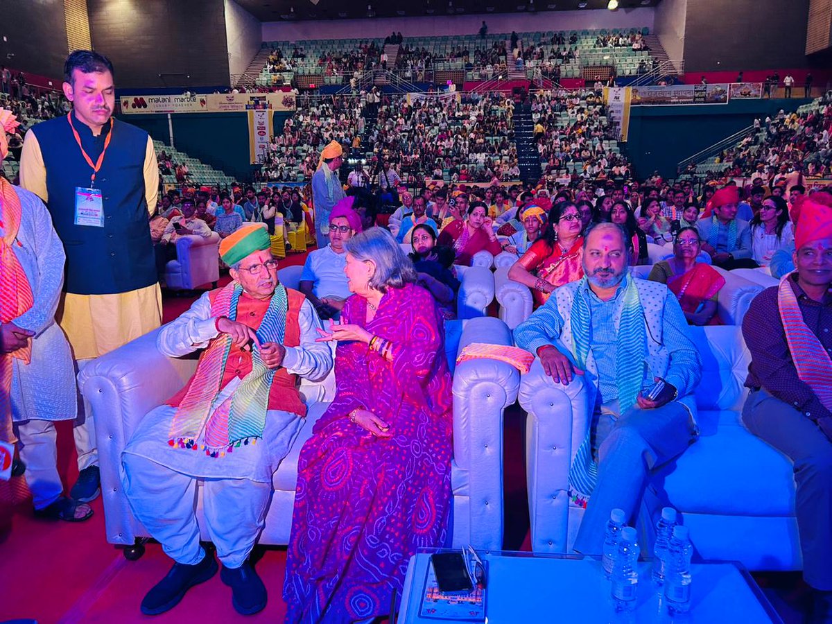 arjunrammeghwal's tweet photo. वीरों की तपोस्थली ‘राजस्थान’ के स्थापना दिवस के अवसर पर आज राजस्थान मित्र मंडली द्वारा त्यागराज स्टेडियम, दिल्ली में आयोजित कार्यक्रम में सम्मिलित होकर मरूधरा के स्नेहीजनों से संवाद करने व आत्मीय भेंट करने का अवसर प्राप्त हुआ। https://t.co/ObtA5AeDzZ