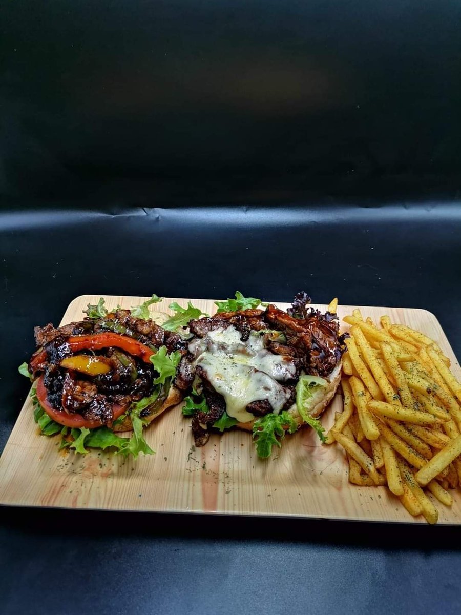SomethingSosha's tweet photo. Lunch is served at SSL 😋 https://t.co/18TygIhaJr