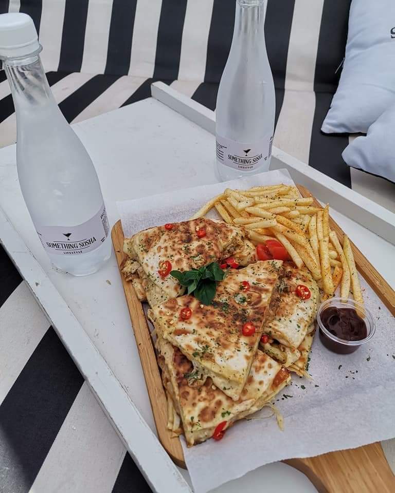 SomethingSosha's tweet photo. Lunch is served at SSL 😋 https://t.co/18TygIhaJr