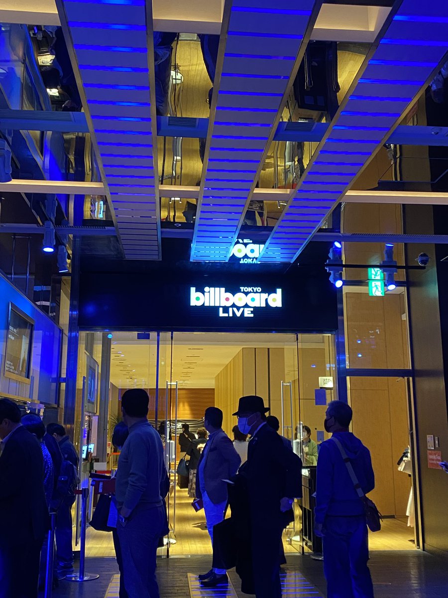 pw8133's tweet photo. 昨日ビルボードライブ東京に
リチャードカーペンターの
Liveを聴きに行ってきました
年がバレますが
50年前
学生の頃カーペンターズの
来日コンサートのチケットを
購入し楽しみにしていたところ
カレンが拒食症になり
来日出来なくなり
亡くなってしまったので
今回はそのリベンジ
笑笑 https://t.co/udVhWJyhDT