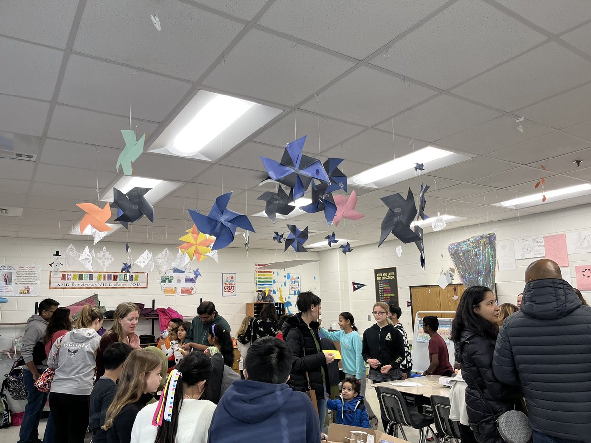 MrsCannon_LIB's tweet photo. So much learning happening throughout the completion of 4th grade’s Weather PBL! Great work! 🌪️🌩️🌨️🌀 https://t.co/JT4oab2TPW