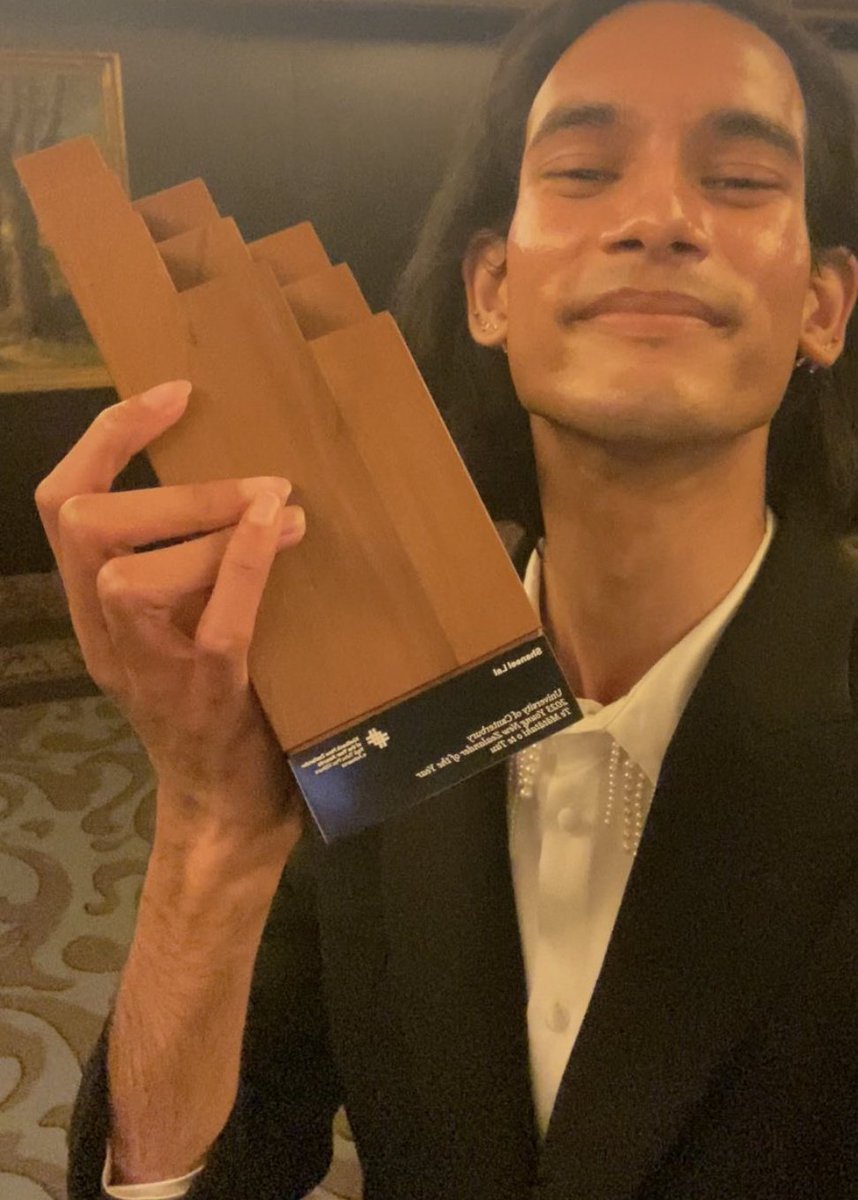 RosenWanderland on Twitter "He throwing gang signs? 👀 😂"