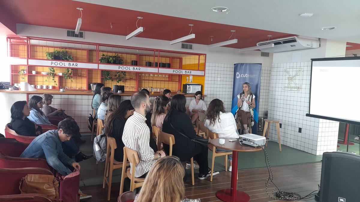 Fabianah76's tweet photo. 1er. Taller de Equidad de Género de @CutiUy Experiencias de empresas de la Comisión de Equidad de  Género GRACIAS @Abstractauy @endava @Globant @hikko_is @moove_it @TheseUy https://t.co/VfJ13zKQlP