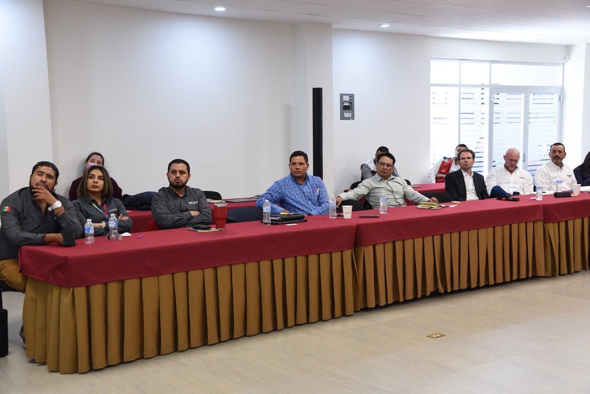 ClusterMinOrg's tweet photo. Durante la tercera sesión del Comité de Ciencia y Tecnología del #clusmin se realizaron importantes presentaciones en temas diversos. 
#mineriaresponsable #CienciayTecnología #mineria4.0 
Ve aquí que se dijo durante la reunión:
https://t.co/xC5WDQPmSj https://t.co/hKEpCmEZm8