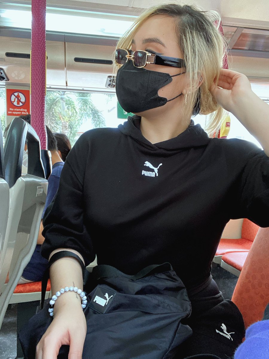 djalice1075's tweet photo. I think I took the wrong bus 🤔🚌

Good thing I wore this comfy set from @PUMAPH_official 🖤

https://t.co/LBxkXohDT0 https://t.co/Lhh3ycwjVk