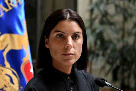 ACambiarlos's tweet photo. la bataclana orsini demostró que le interesa Carabineros sólo si los tiene que llamar para ayudar a su pico de turno https://t.co/0COYPZ9gjP