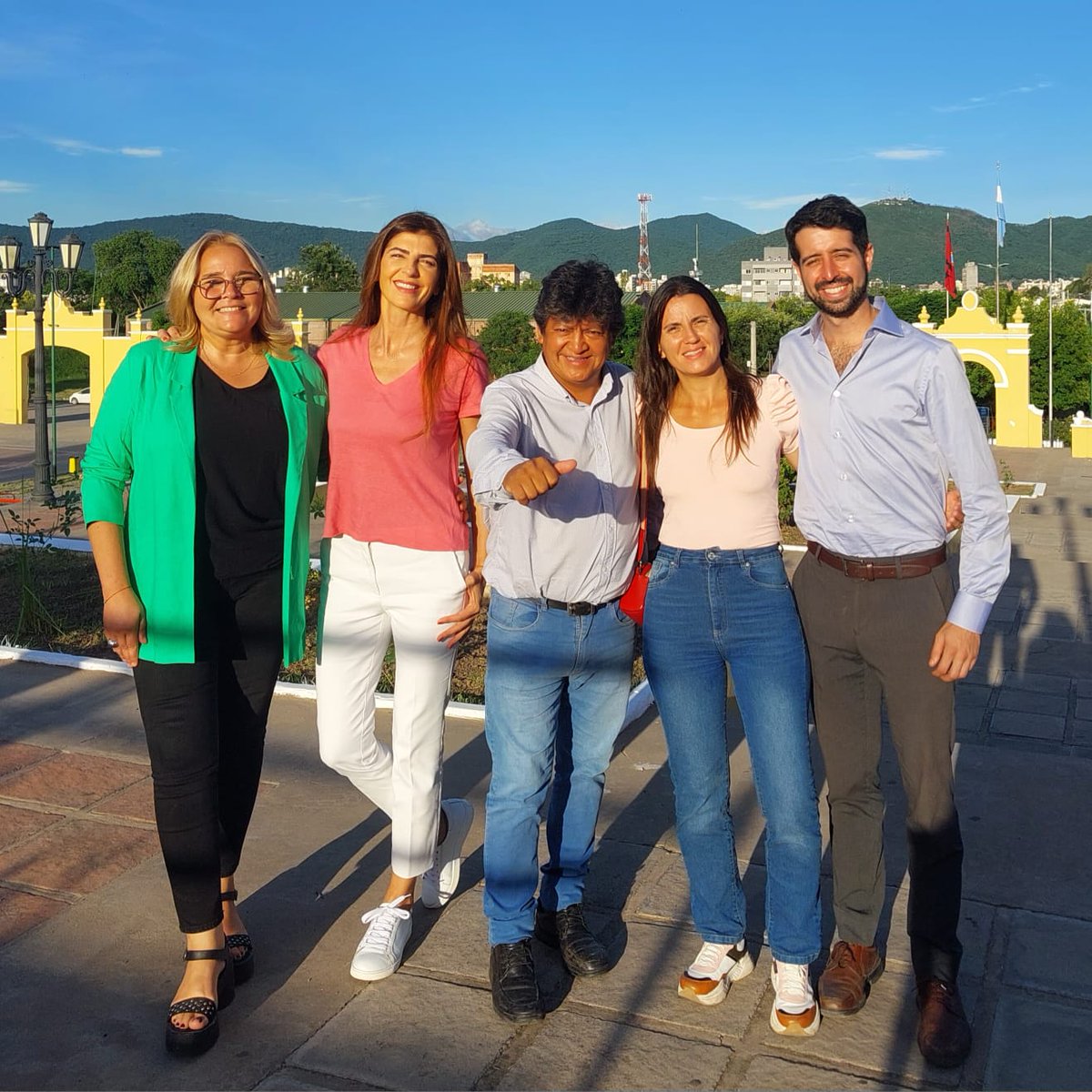 OmarExeniok's tweet photo. En Capital hicimos muchísimo, pero todavía queda mucho por hacer. Por eso vamos a trabajar con @jlng_ y @DelFrariRossana para llegar al Concejo Deliberante. Es con @bettinaromero, es con @gustavosaenzok. Más unidos que nunca. https://t.co/p2wXnBhkEB