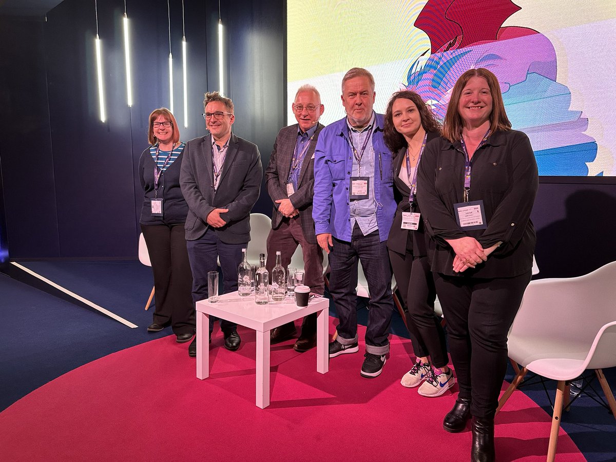 @Cedars_CS were super excited to see @darcyprior in the Leaders @ Bett show theatre on the panel of Developing Digital: Insights on a Way Forward - inspired by her message of ‘think local but look global’. @F_MLeah @Mnormanedu @mjpGibbs @Cedars_Upper @ChilternLT