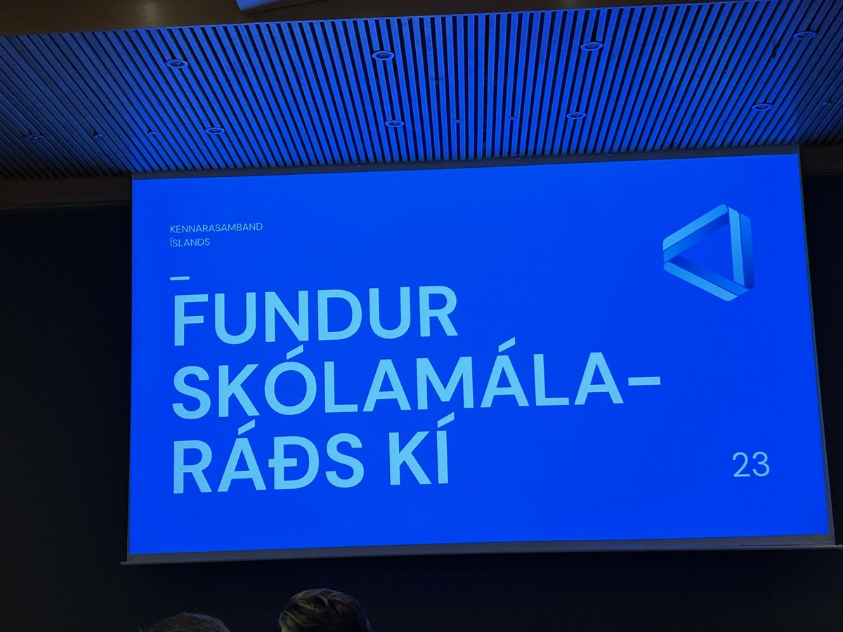 AStefansd's tweet photo. Skrifstofa í dag var öðruvísi en áhugaverð, fræðandi og gagnleg 👏 #menntaspjall #skólastjórnun https://t.co/icwpYYjZgb