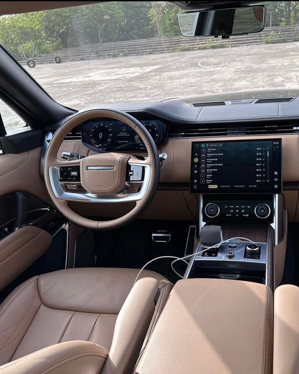 abujastreets's tweet photo. Bruh! This 2023 Range Rover Vogue 🥵🔥

240M Naira ONLY! 🌚

Via @abujarides 🤌🏽 https://t.co/iPsPxRuek0