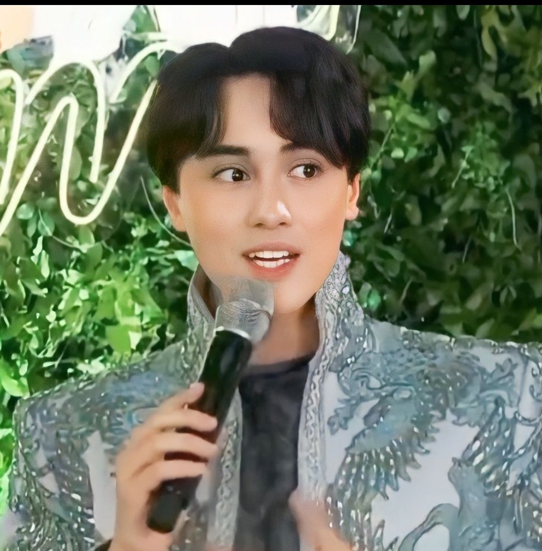 hksolo_arya's tweet photo. @EJBxLouiseRain @ECutie14 
EDWARD PROMising HOST

#EdwardBarber @Barber_Edward_ https://t.co/WfB3hqVXxl