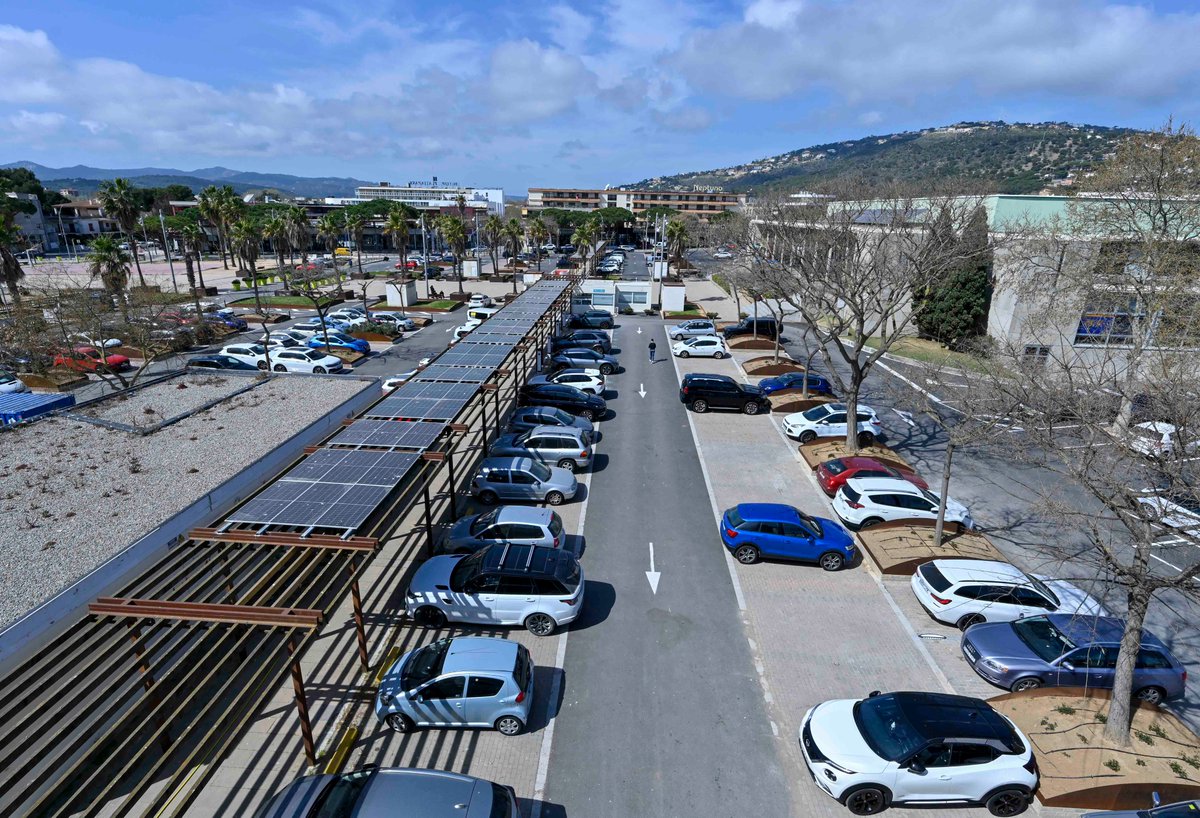 saba_media's tweet photo. Saba presenta la remodelación del aparcamiento de la Plaça d’Europa de @visitplatjadaro tras una inversión de cerca de 2 millones de euros. Una infraestructura pionera en la Costa Brava en términos de sostenibilidad y eficiencia. 
Más información👉https://t.co/ljAbYY33pz https://t.co/UdCKPcVwdp