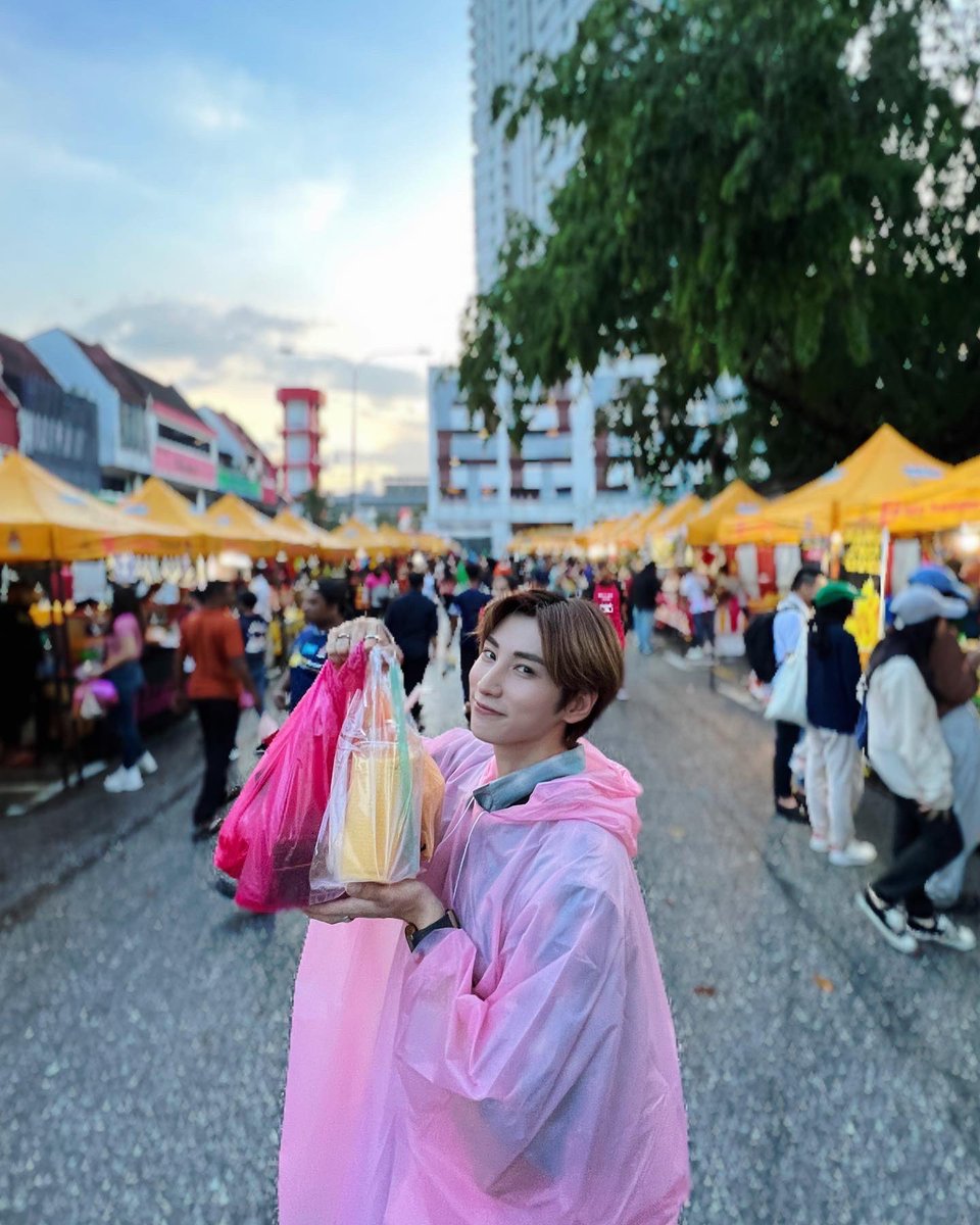 isaacvkm_1212's tweet photo. Iftar sama sama boleh? Sebab Iftara you I tak ada selera 🙈🙈 Hari ni buka puasa makan apa ya sayang? 💙💙 

#IsaacVkm #邬凯名 #아이젝 #젝터 #SelamatBerbukaPuasaSayangku #SayaPunBeliBanyakDoh #SayaMauPergiBazaarLain https://t.co/TjTvEaW0Be